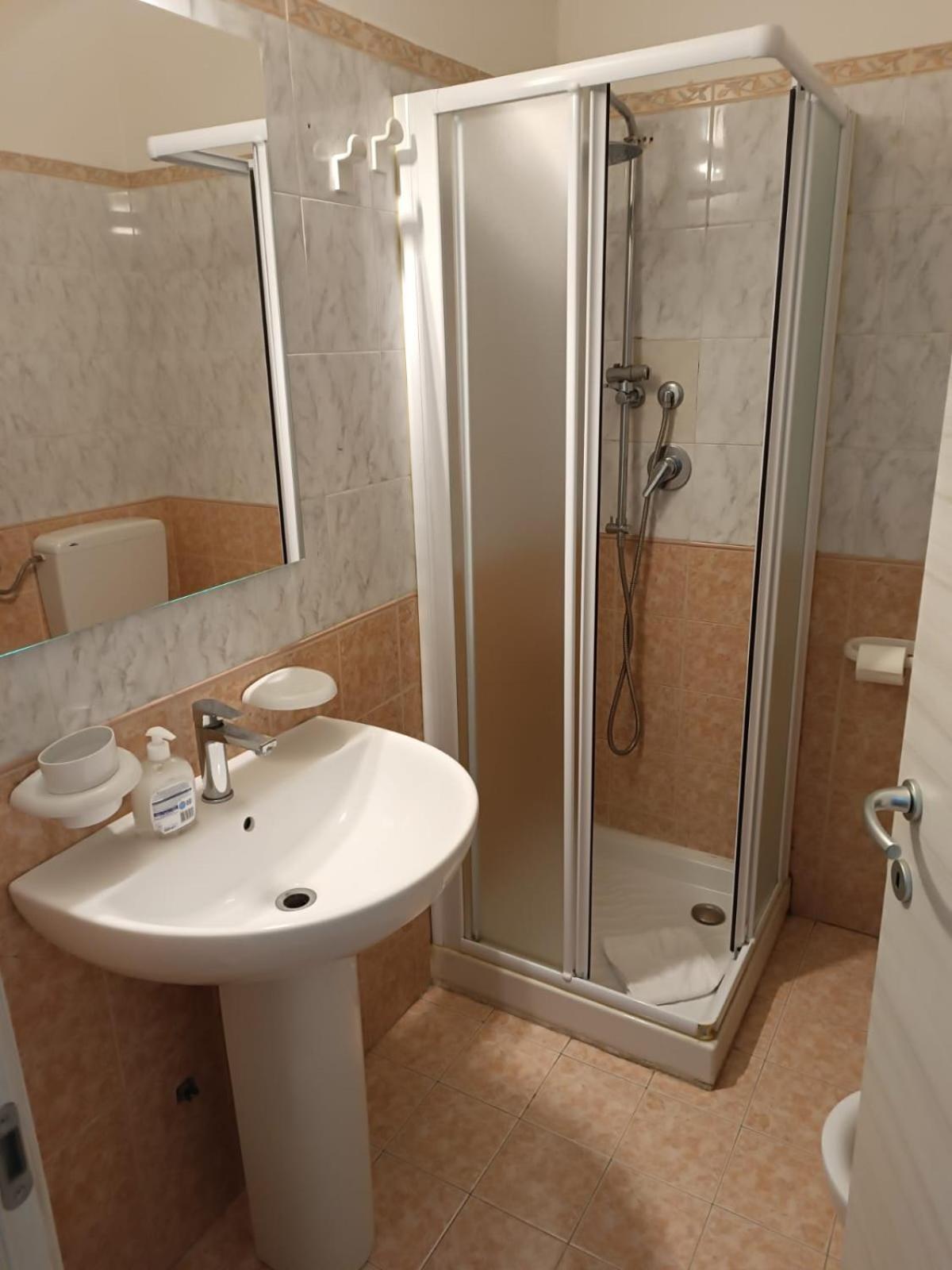 Hotel Fitness Parma Bagian luar foto