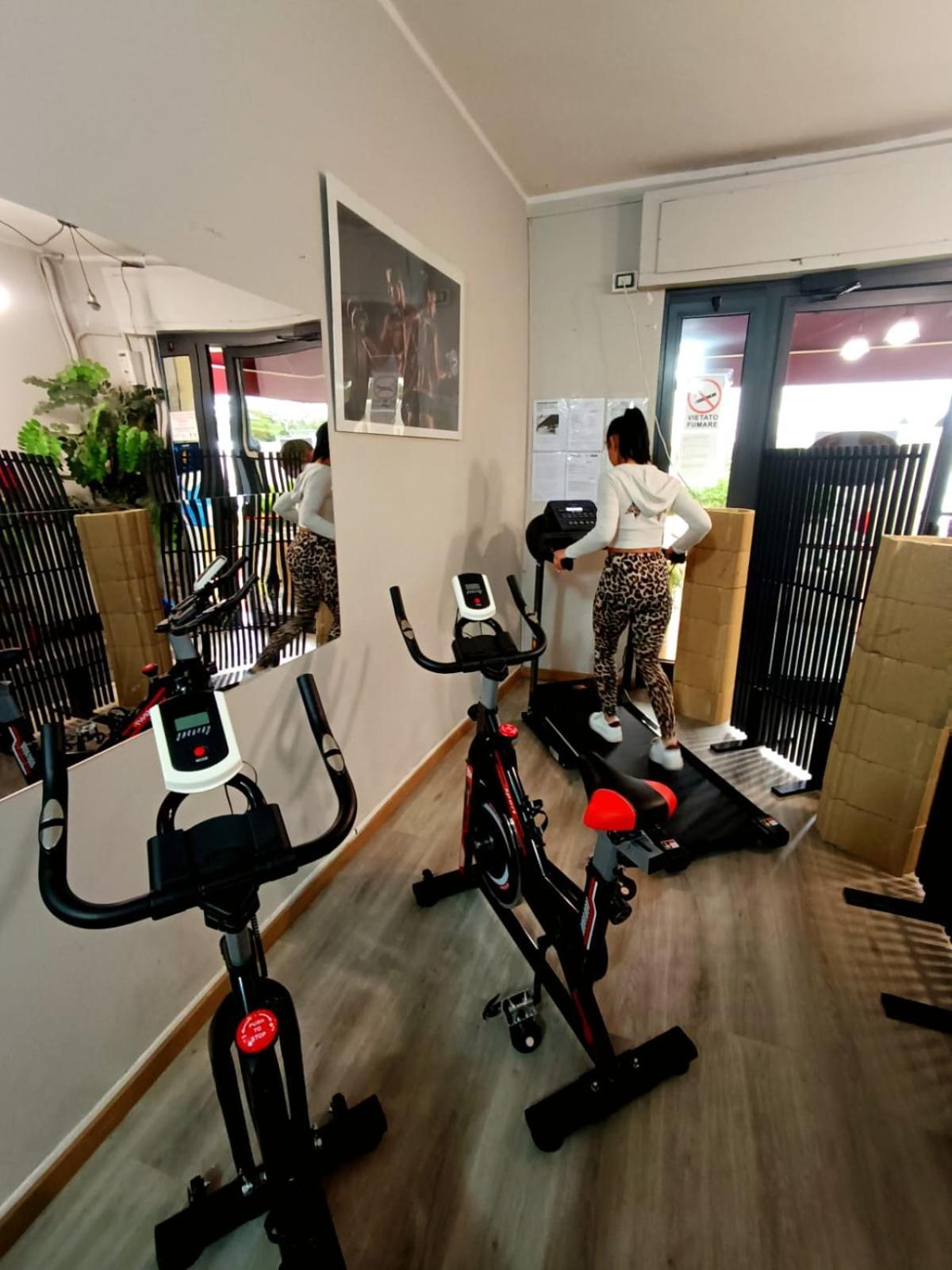 Hotel Fitness Parma Bagian luar foto